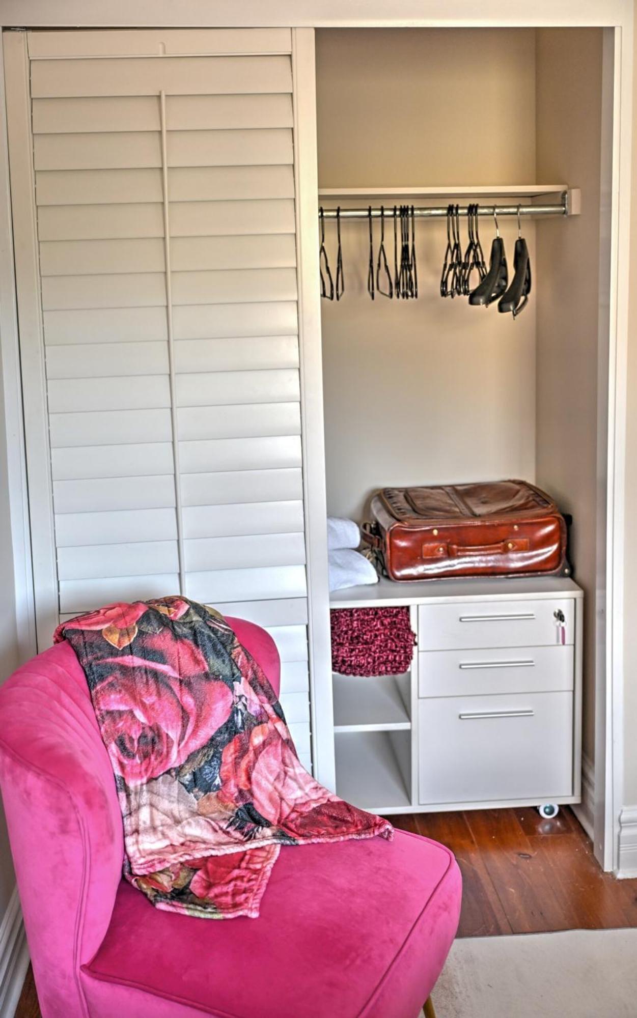 تورونتو Welcome Home! Acores Bed & Breakfast الغرفة الصورة