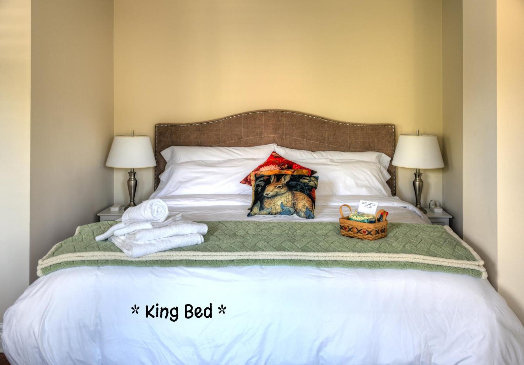 تورونتو Welcome Home! Acores Bed & Breakfast الغرفة الصورة