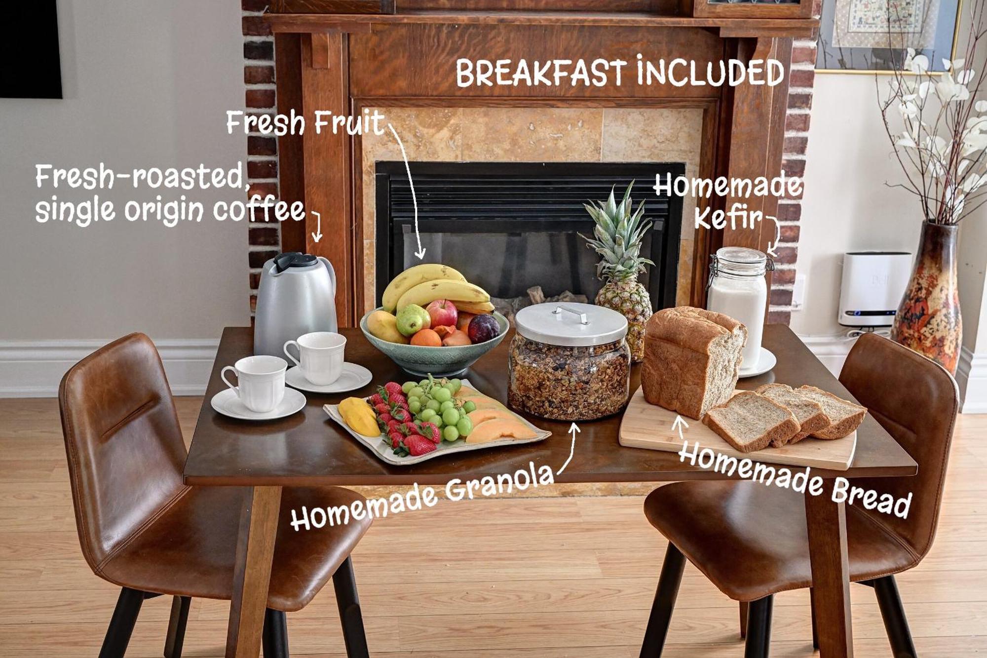 تورونتو Welcome Home! Acores Bed & Breakfast المظهر الخارجي الصورة